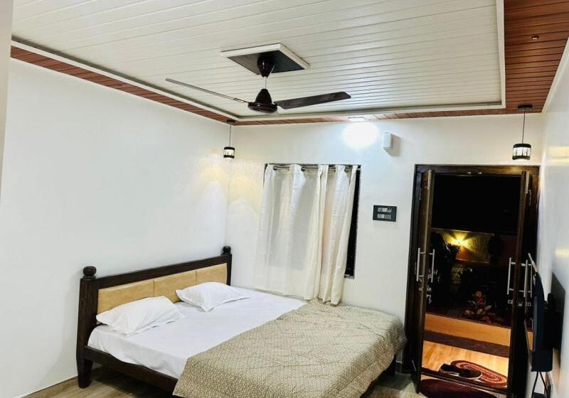 فندق Parshuram Wada Resort