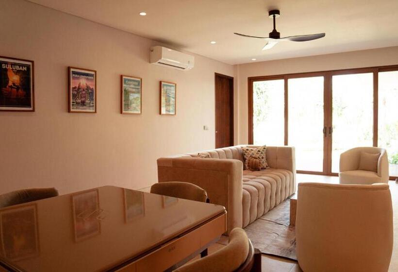هتل Poco Poco Villas By Aayan