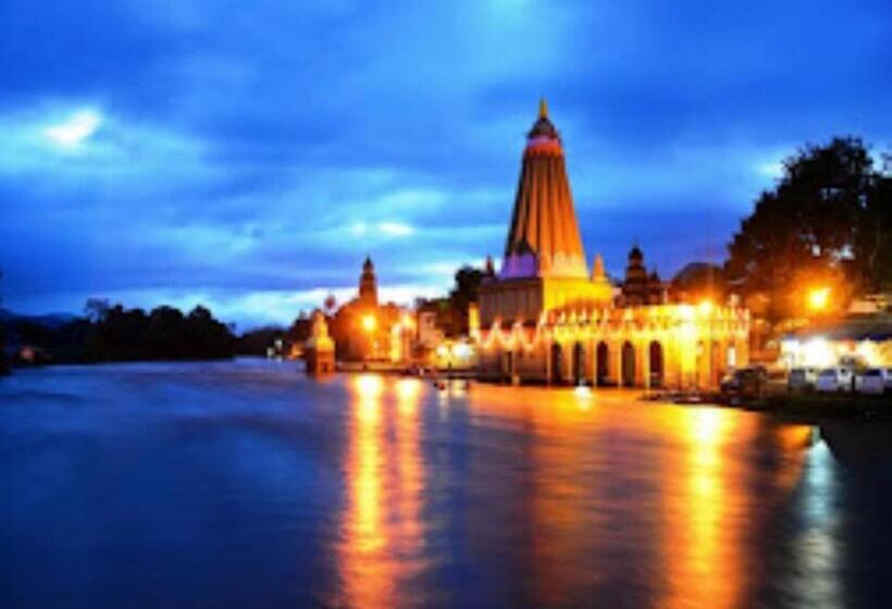 ホテル Rutugandh River View Resort, Wai