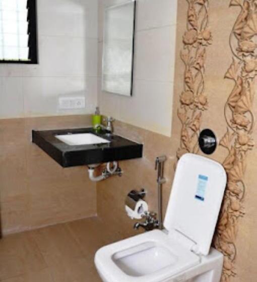 ホテル Rutugandh River View Resort, Wai