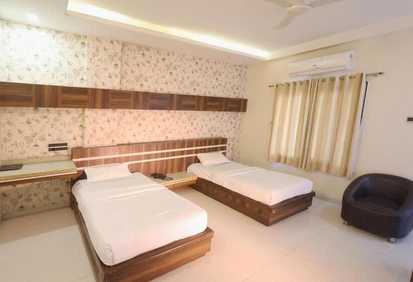 בית מלון כפרי Sharveen Classic Inn