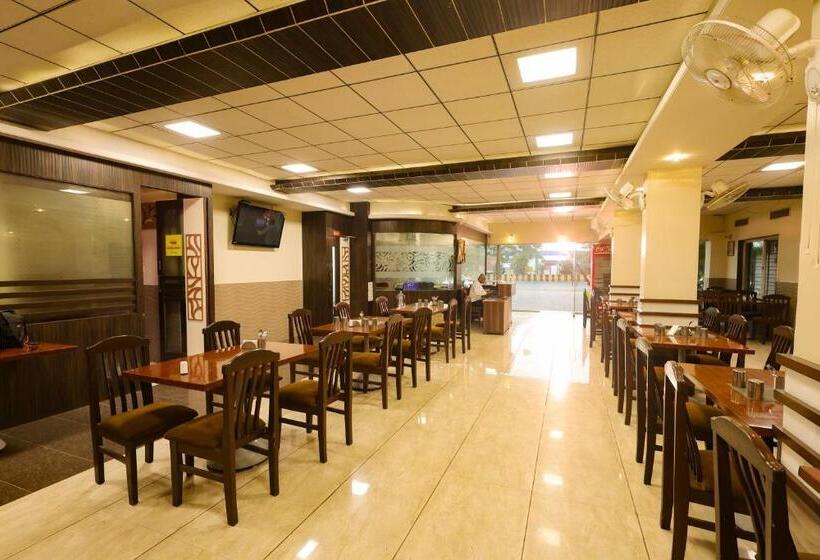 فندق Sharveen Classic Inn