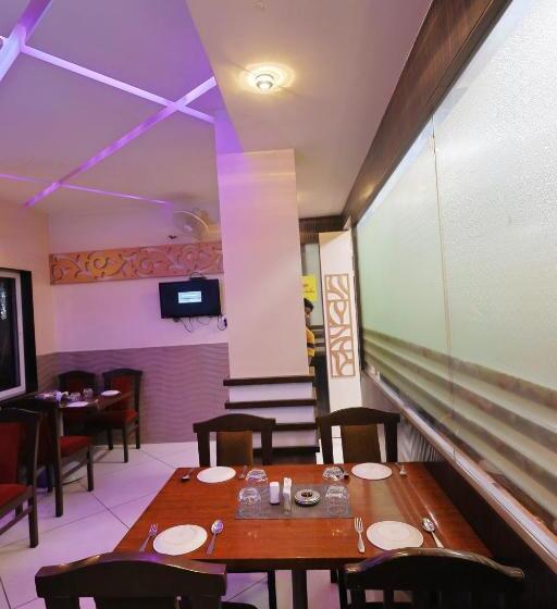 فندق Sharveen Classic Inn