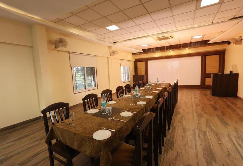 فندق Sharveen Classic Inn