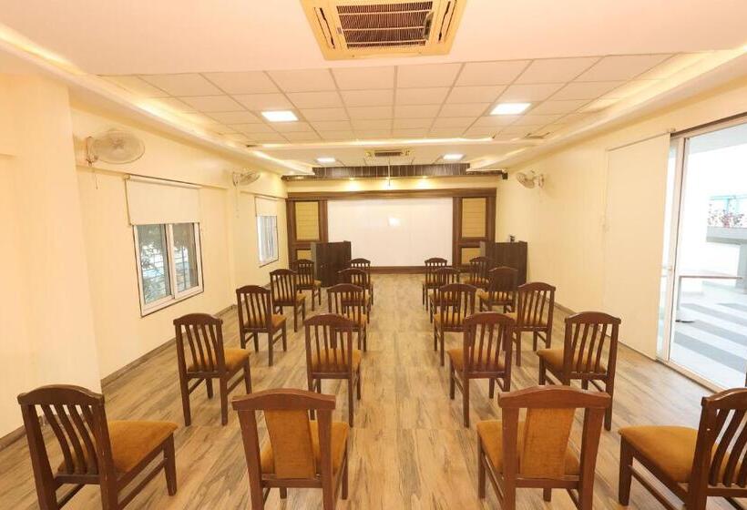 فندق Sharveen Classic Inn