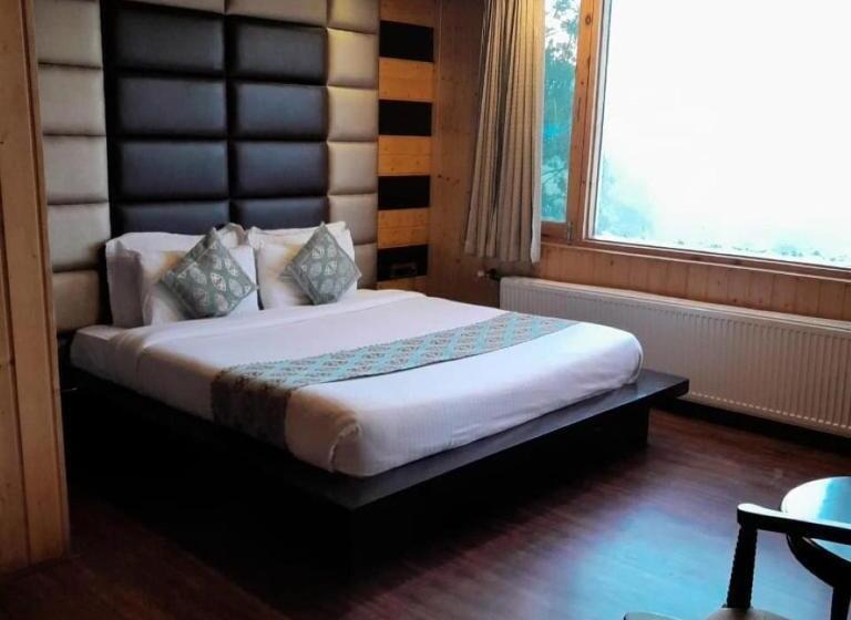 هتل The Shaw Resort