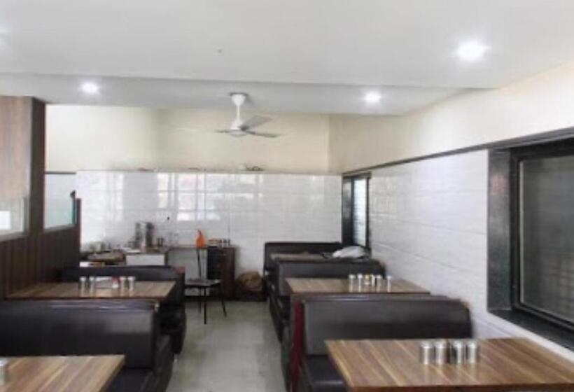 호텔 Yashraj Inn Beed