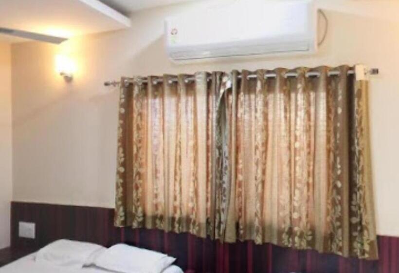 호텔 Yashraj Inn Beed