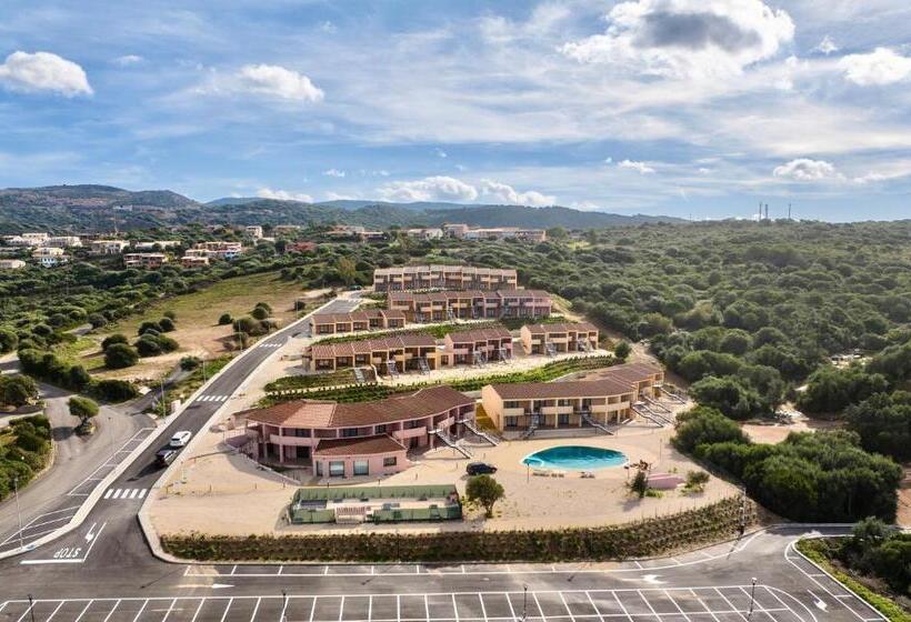 Isa Residence With Swimming Pool In Isola Rossa, Apartments With Air Conditioning And Private Outdoo