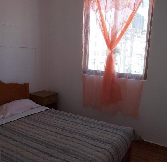 پانسیون Hostal Las Cruces