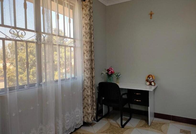 پانسیون Keeney House At St. Gabriel S