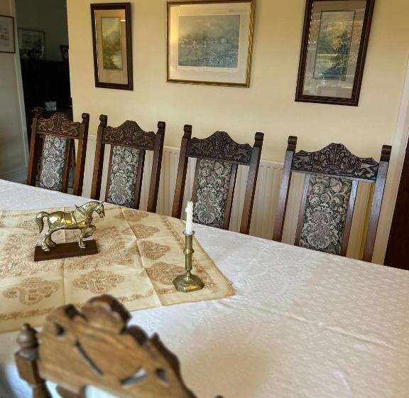 بنسيون Lucy Cross Guest House