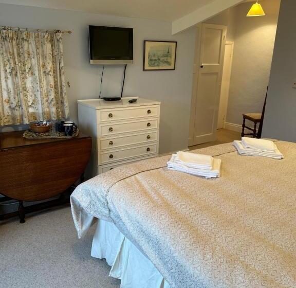 بنسيون Lucy Cross Guest House