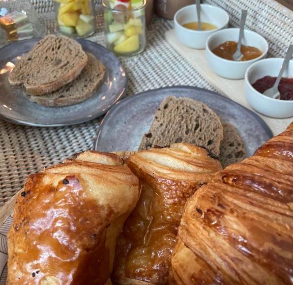 膳宿费 Mas Escala Suites & Spa