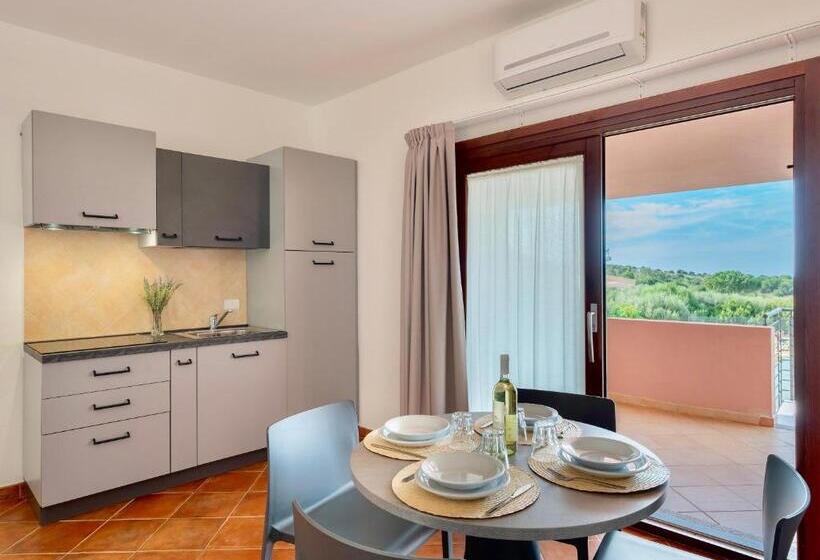 Residence With Swimming Pool In Isola Rossa, Just About 2 Km From The Beach La Marinedda