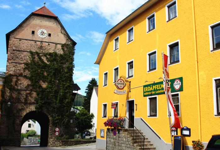 ホテル Gasthof  Zum Alten Turm