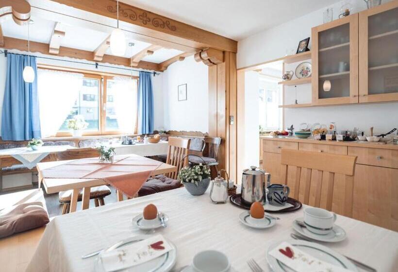 فندق Gästehaus Manuela Puchmayr