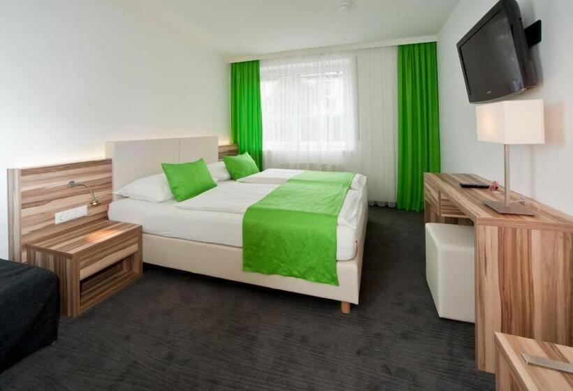 هتل Happy Lake By Thomas Strugger