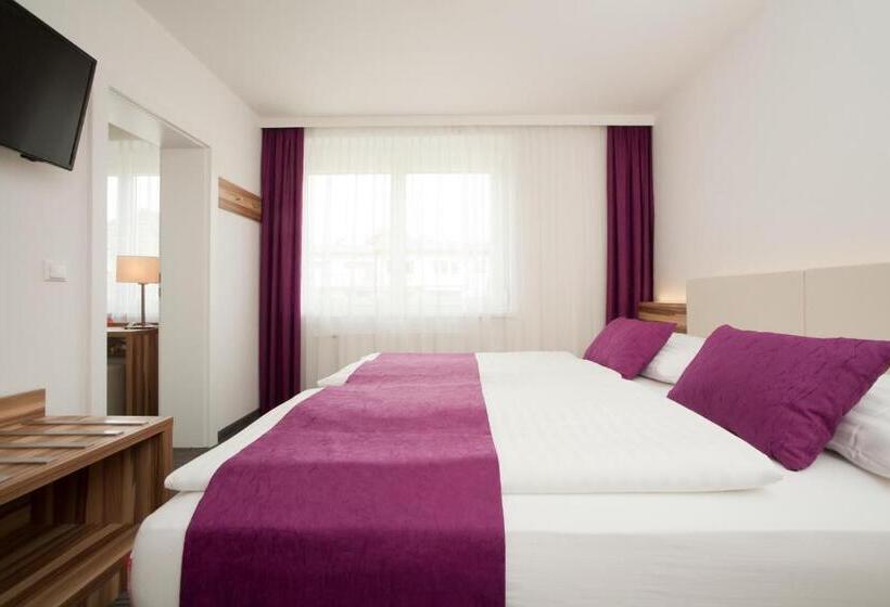 هتل Happy Lake By Thomas Strugger