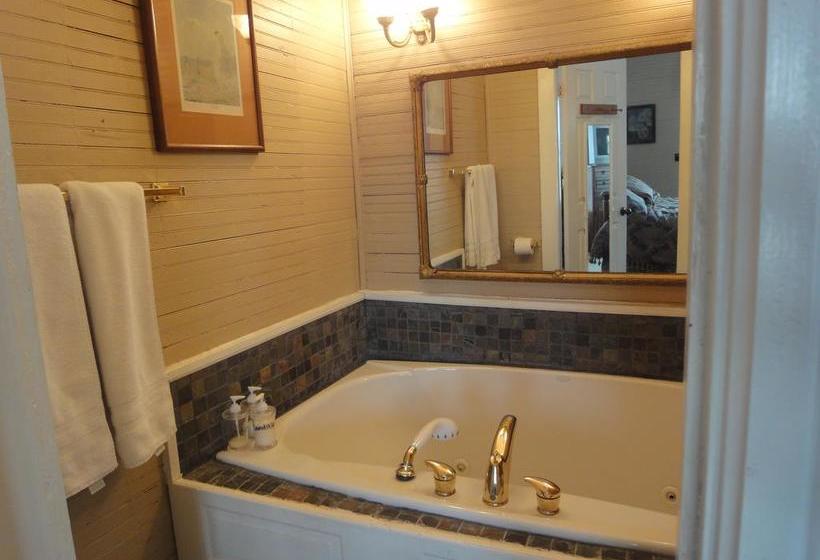 فندق Lake Allatoona Inn