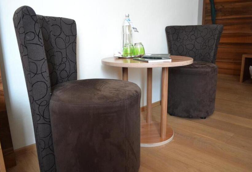 هتل Schloss Lerchenhof