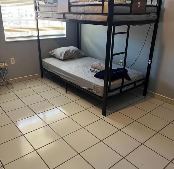 هاستل Beds & Sheets Little Havana