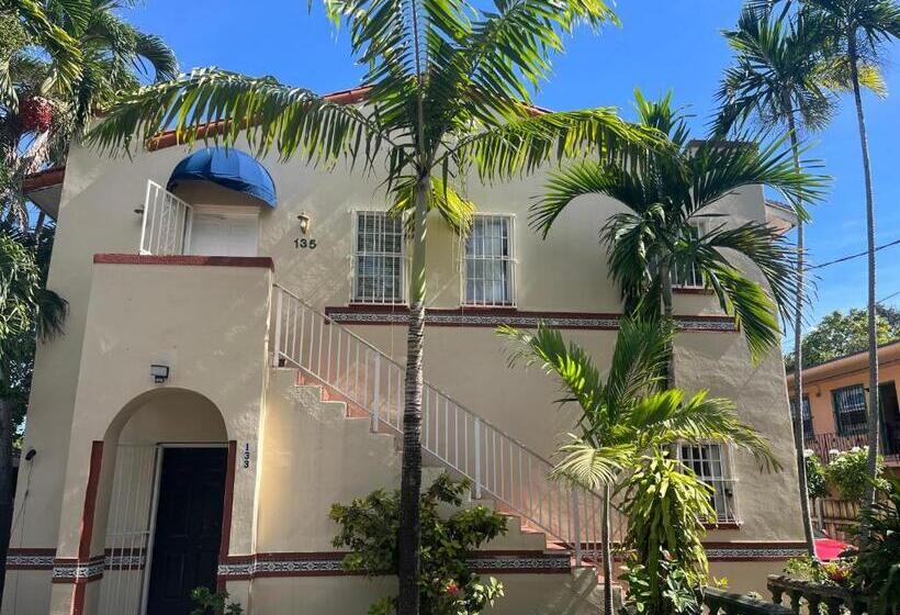 هاستل Beds & Sheets Little Havana