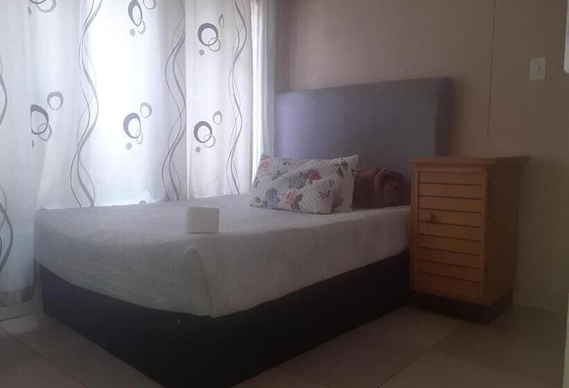 تختخواب و صبحانه Ddp Africa Guest House