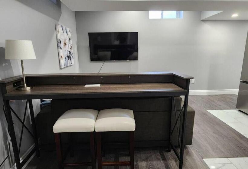 هتل 12  Exec 1bd Wifi Ac Workspace