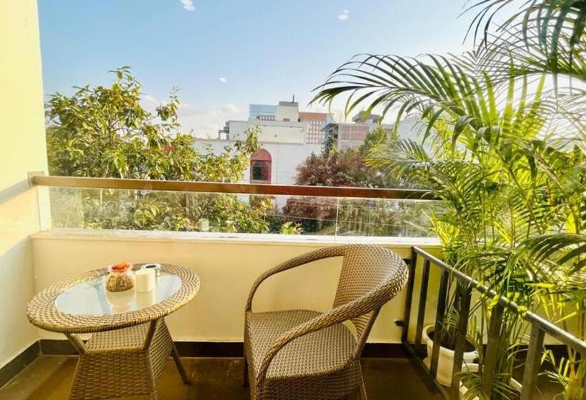 فندق Bluo Studio1 Dlf Cybercity   Balcony, Gym Tt, Lift