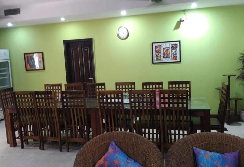 Hotel Divine Admire Opp Gurudwara Sahib In Taimoor Nagar Friends Colony