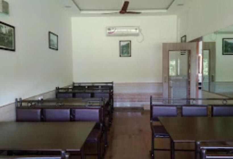 فندق Dona Dawli & Taraai Rest House, Shiroda