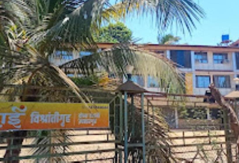 فندق Dona Dawli & Taraai Rest House, Shiroda