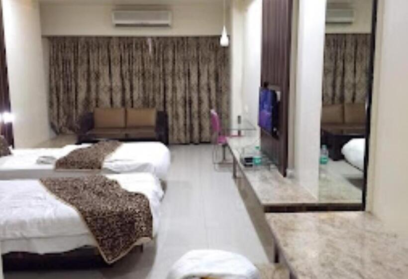 ホテル New Regal Palace Jalgaon
