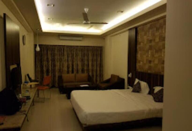 ホテル New Regal Palace Jalgaon