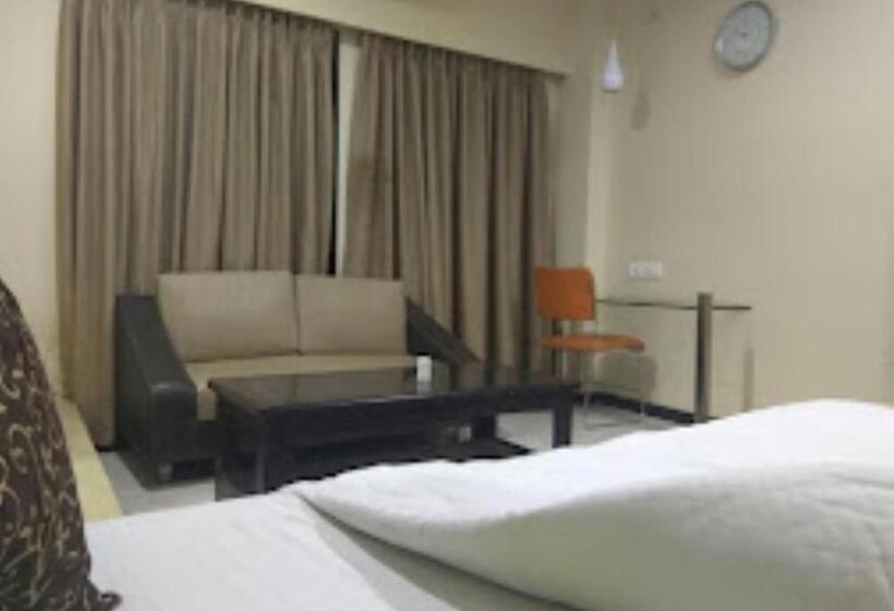 ホテル New Regal Palace Jalgaon
