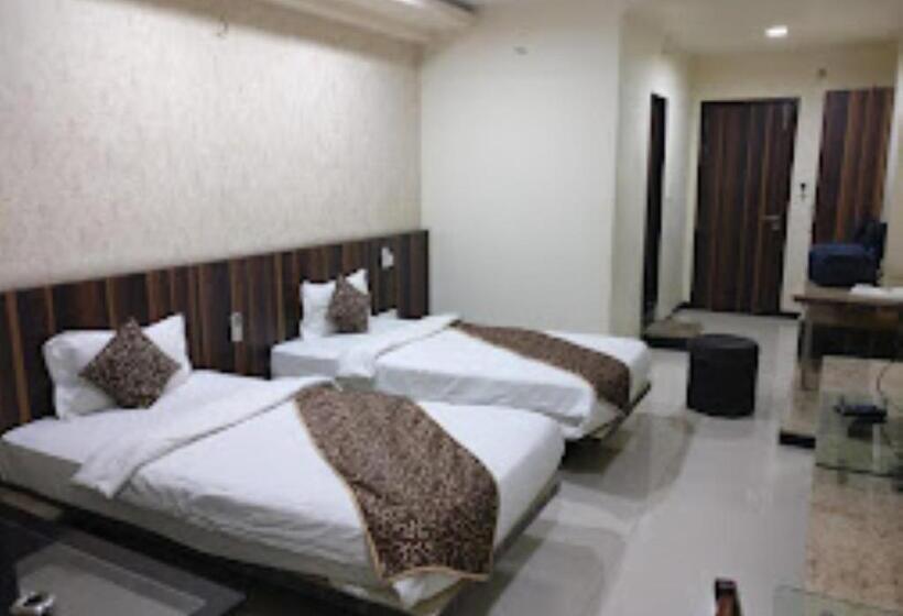 ホテル New Regal Palace Jalgaon