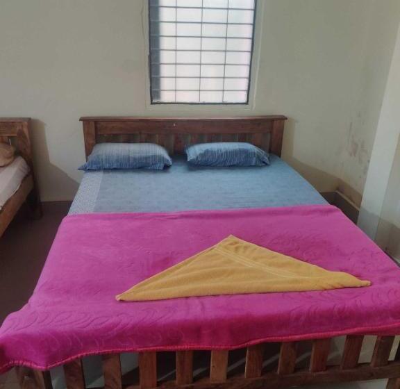 בית מלון כפרי Oyo Navarang Boarding And Lodging