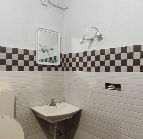 בית מלון כפרי Oyo Navarang Boarding And Lodging