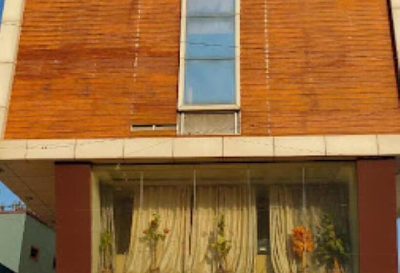 בית מלון כפרי Pratibha Executive 2 Star Osmanabad