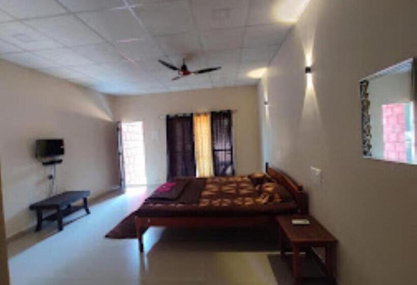 酒店 Rehoboth Resort, Malvan