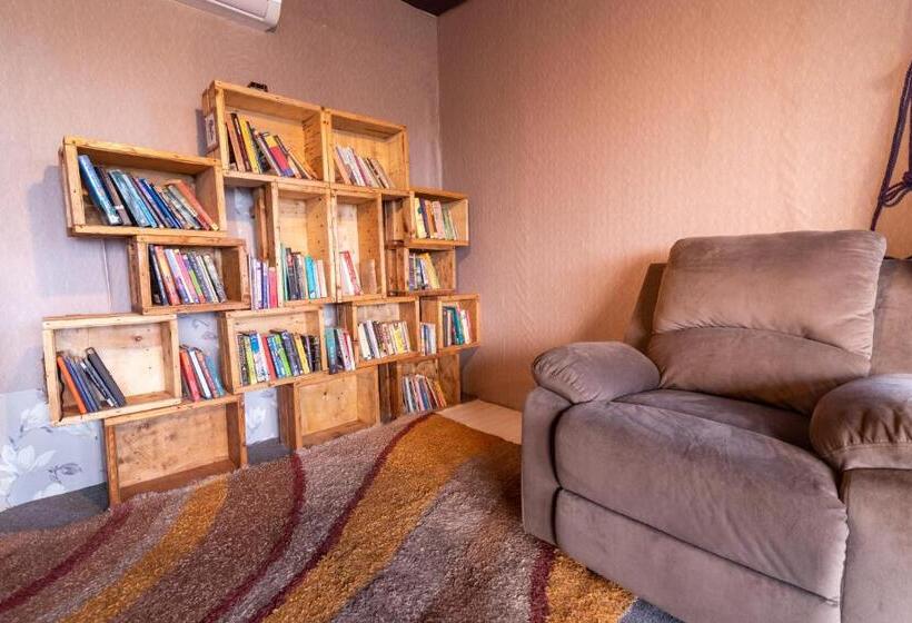 فندق Shalom Corbett’s Hillside Hideaway