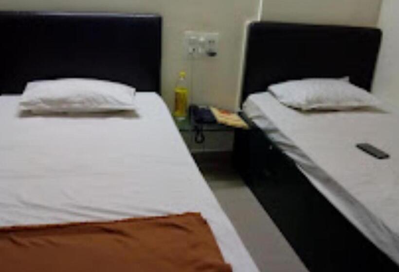 فندق Tourist Resort Jalgaon