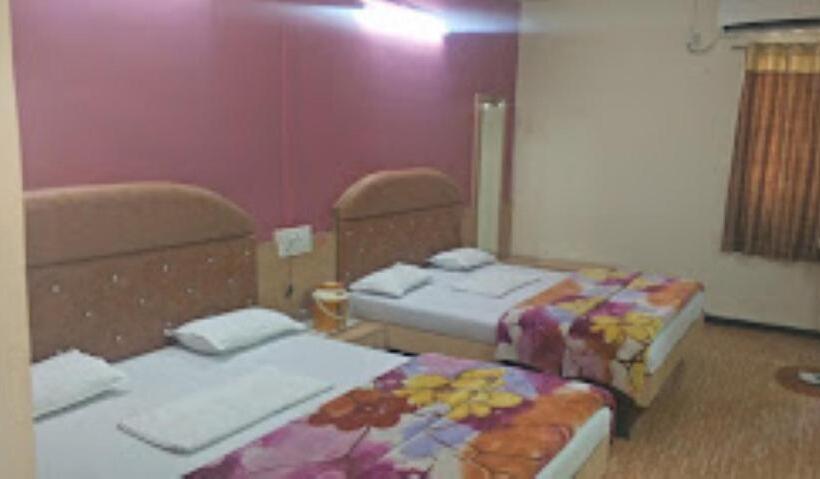 בית מלון כפרי Vishal Palace,nashik