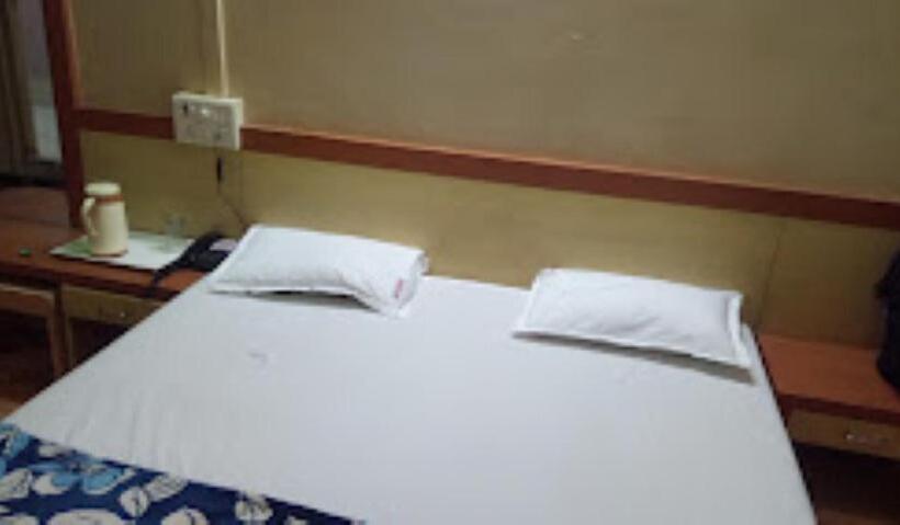 בית מלון כפרי Vishal Palace,nashik