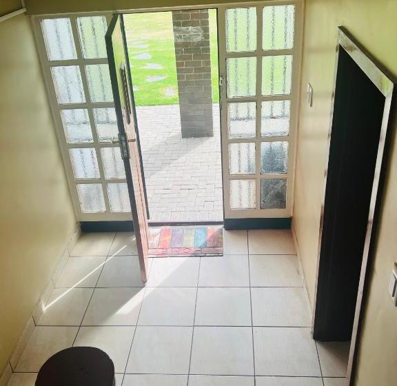 بنسيون Executive Guesthouse