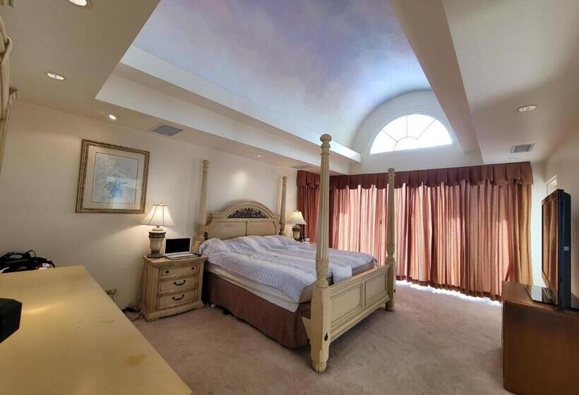 Пансион Guam Theo House