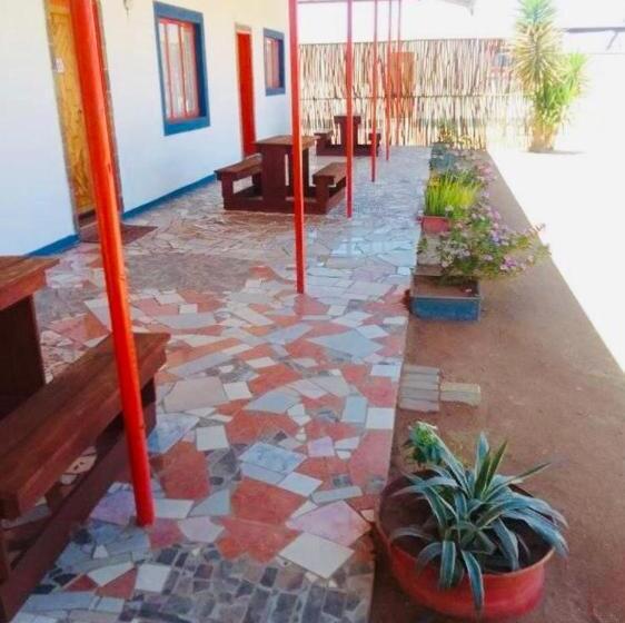 פנסיון Nyamish Lounge & Guest House