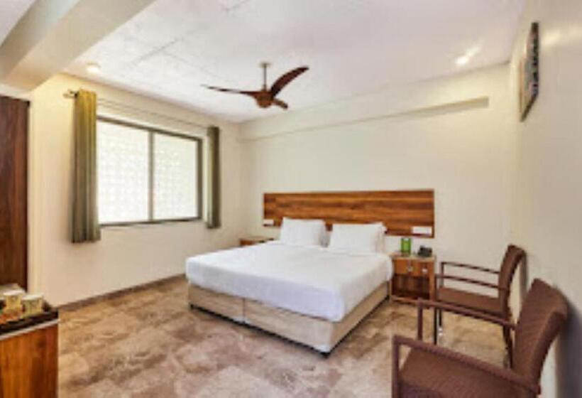 Serendipity Lakes & Resorts, Tamia