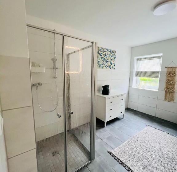 Общежитие Zweibettzimmer Mit Gemeinschaftsbad ,küche & Wohnzimmer